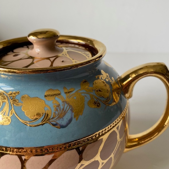 Vintage Sadler Pottery Teapot Made in England Gold Blue and Peach Signed - Picture 6 of 8